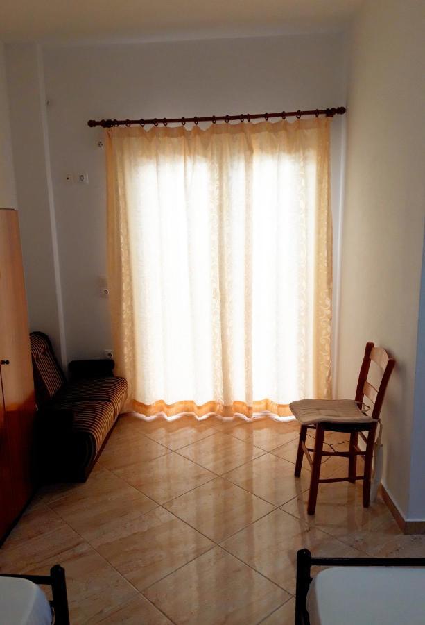 Ενοικιαζόμενα Δωμάτια Γεωργία Σταμούλου Rovies Dış mekan fotoğraf