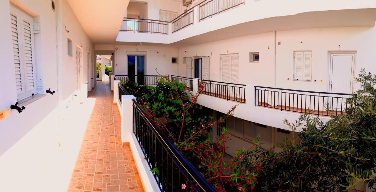 Ενοικιαζόμενα Δωμάτια Γεωργία Σταμούλου Rovies Dış mekan fotoğraf